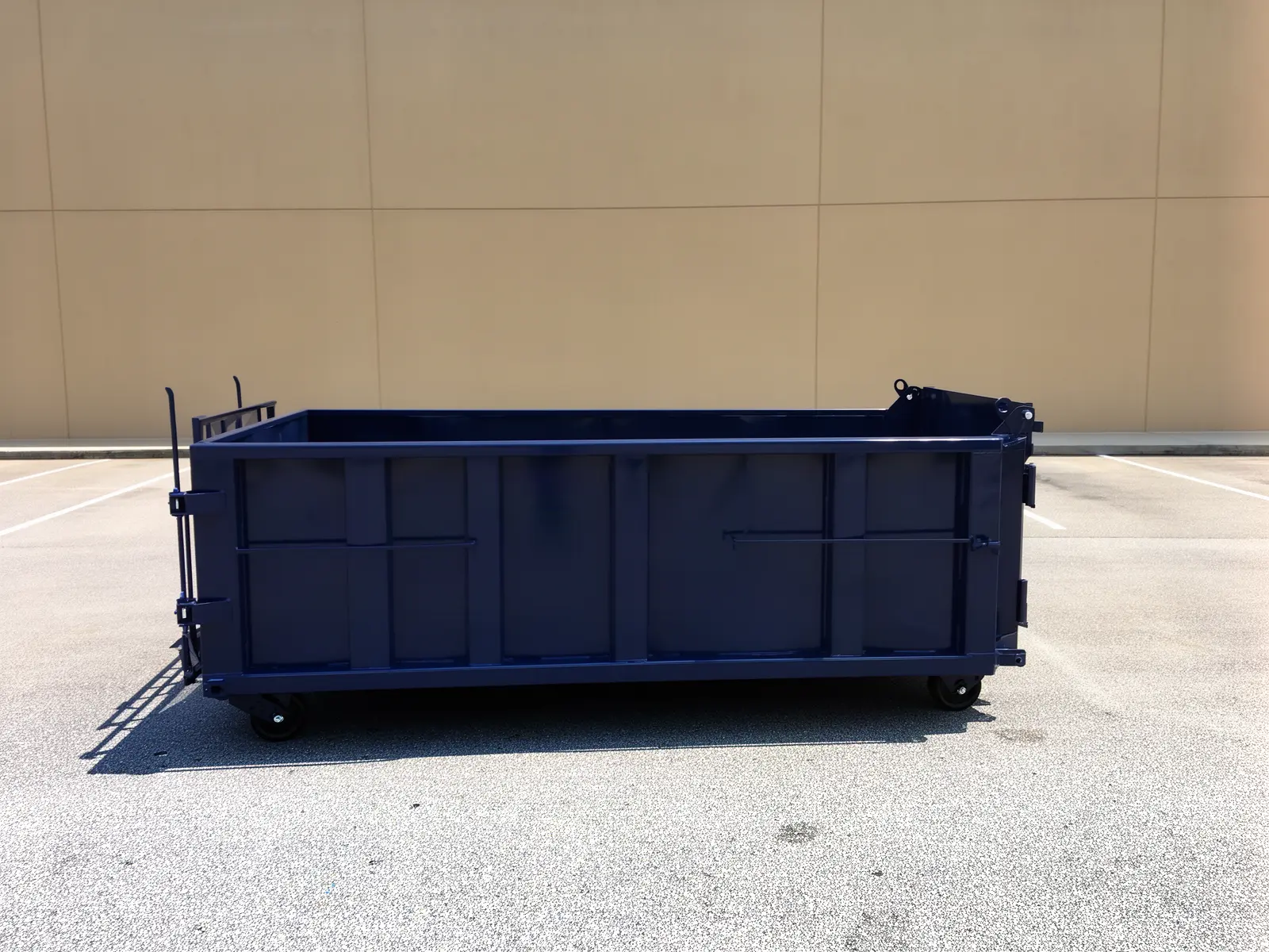 Roll-off dumpster from Bee Peaks Dumpster Rental in Burlingame, CA